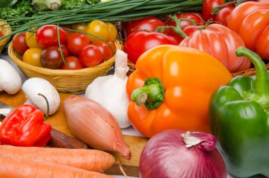 Farklı taze sebze ile kompozisyon