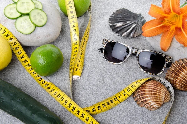 Conceito de nutrição saudável, perda de peso e praia — Fotografia de Stock