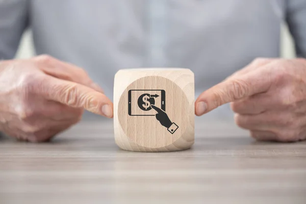 モバイル決済のコンセプトのシンボルと木製のブロック — ストック写真