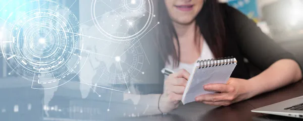 Mujer Joven Tomando Notas Bloc Notas Pancarta Panorámica — Foto de Stock