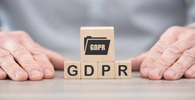 Gdpr kavramının sembolü olan tahta bloklar