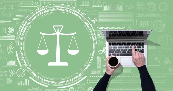 Bovenaanzicht Van Handen Met Laptop Met Symbool Van Justitie Concept — Stockfoto