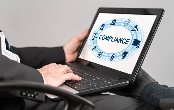 Zakenman Kijkt Naar Compliance Concept Een Laptop — Stockfoto