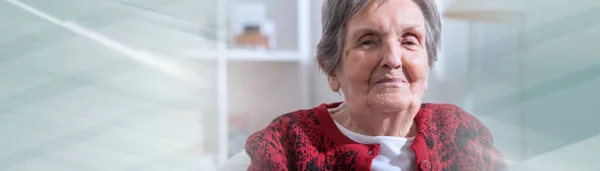 Retrato Una Mujer Mayor Sonriente Pancarta Panorámica — Foto de Stock