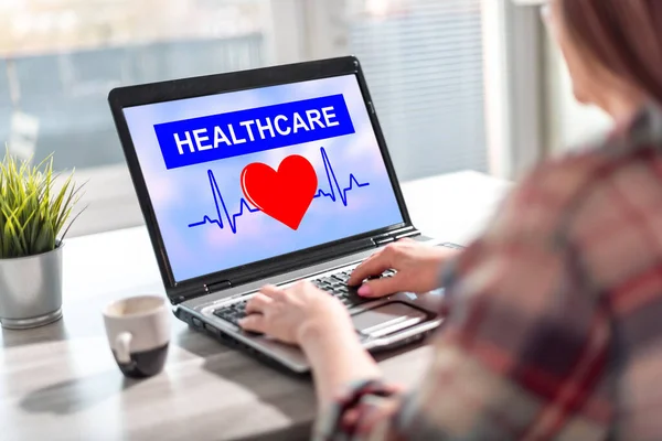 Sağlık Hizmetleri Kavramını Gösteren Dizüstü Bilgisayar Ekranı — Stok fotoğraf