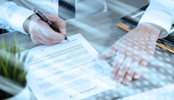 Hand Businessman Signing Contract Light Effect — Stock Photo, Image