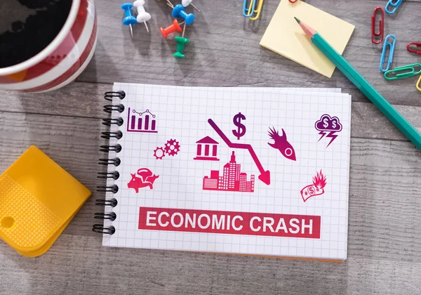 Economische Crash Concept Getekend Een Notitieblok Geplaatst Een Bureau — Stockfoto