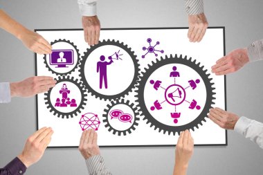 Halkla ilişkiler kavramı elle tutulan bir tahtada