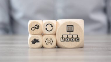 Ahşap bloklar mooc konsepti sembolü ile