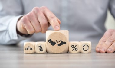 Kişisel kredi kavramının sembolü olan tahta bloklar