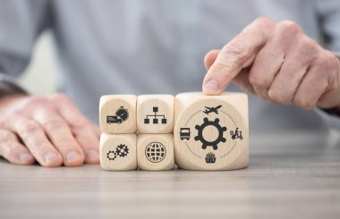 Taşıma konsepti sembollü tahta bloklar