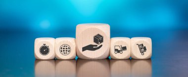 Mavi zemin üzerinde dağıtım sembolü olan tahta bloklar