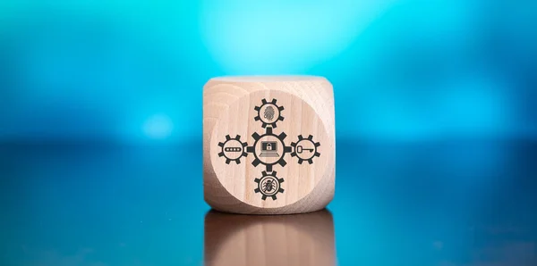 Drewniany Blok Symbolem Koncepcji Bezpieczeństwa Cybernetycznego Niebieskim Tle — Zdjęcie stockowe