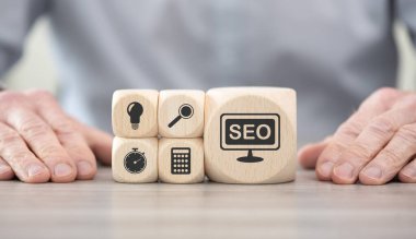 Arama motoru optimizasyon sembollü tahta bloklar