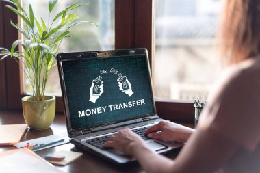 Para transferi kavramını gösteren dizüstü bilgisayar