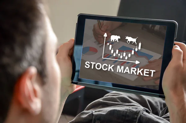 Aktiemarknaden Koncept Surfplatta — Stockfoto