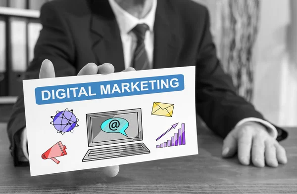 Empresario Mostrando Una Tarjeta Índice Con Concepto Marketing Digital — Foto de Stock