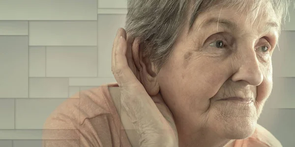 Starsza Kobieta Problemy Słuchem Wzór Geometryczny — Zdjęcie stockowe