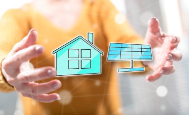 Arka planda bir kadının elleri arasındaki yeşil enerji kavramı