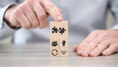 Takım çalışması konseptine sahip tahta bloklar