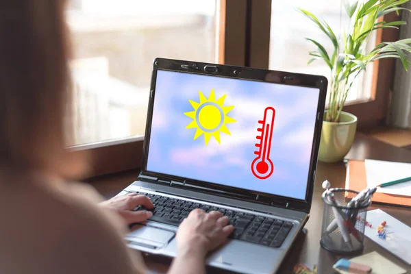 Pantalla Portátil Que Muestra Concepto Ola Calor —  Fotos de Stock