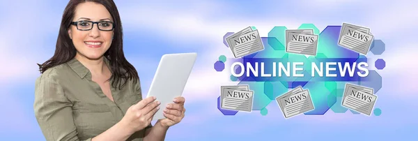 Frau Nutzt Digitales Tablet Mit Online Nachrichtenkonzept Hintergrund — Stockfoto