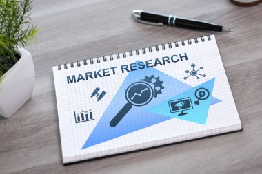 Bir not defterine piyasa araştırması konsepti çizildi