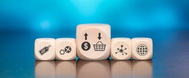 Mavi arka planda satın alma konsepti sembolü olan tahta bloklar