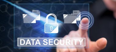 Adam dokunmatik ekranda parmak ile veri güvenliği kavramına dokunuyor.