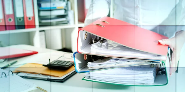 Businesswoman Holding Binders Office Geometric Pattern — Zdjęcie stockowe