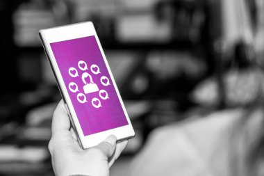 Bir takipçi kavramını gösteren akıllı telefon ekranı