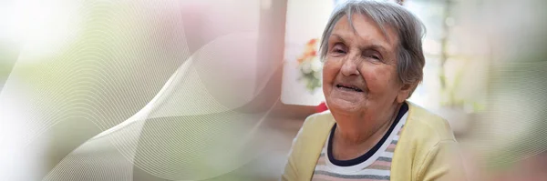 Retrato Una Anciana Sonriente Pancarta Panorámica — Foto de Stock