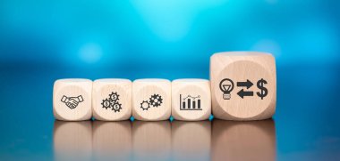 Mavi arka planda kitle fonlama sembolü olan tahta bloklar