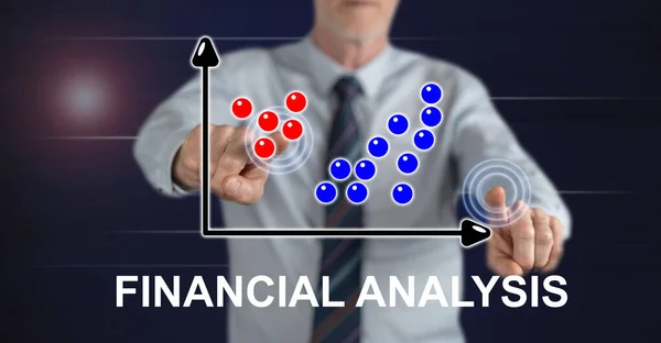 Mężczyzna Dotykający Palcami Koncepcji Analizy Finansowej Ekranie Dotykowym — Zdjęcie stockowe