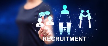 Kadın dokunmatik ekranda işe alım konseptine parmağıyla dokunuyor.