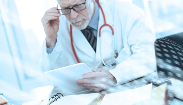 Male Senior Doctor Using Digital Tablet Medical Office Light Effect — Stock Photo, Image