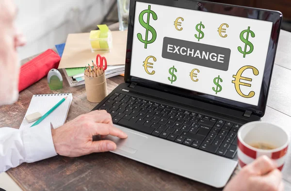 Exchange Concept Visas Bärbar Datorskärm — Stockfoto