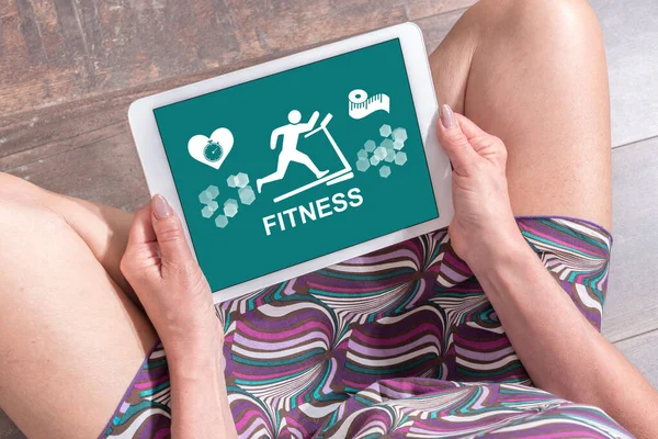 Vrouw Vloer Met Een Tablet Met Fitnessconcept — Stockfoto