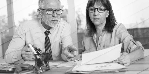 Two Mature Business People Working Together Office Geometric Pattern — Fotografia de Stock