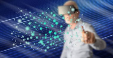 Adam onun parmak dokunmatik ekranlı cep bilgisayarlarda sanal ağ dokunmadan vr kulaklık ile