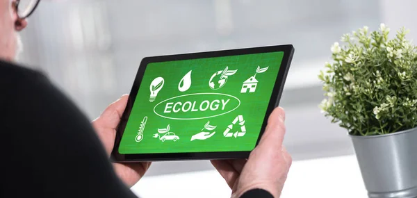 Экран Планшета Концепцией Экологии — стоковое фото