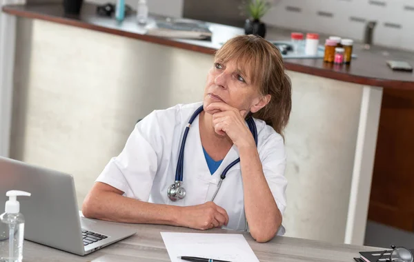 Portrait Thoughtful Female Doctor Medical Office — Stock Photo, Image
