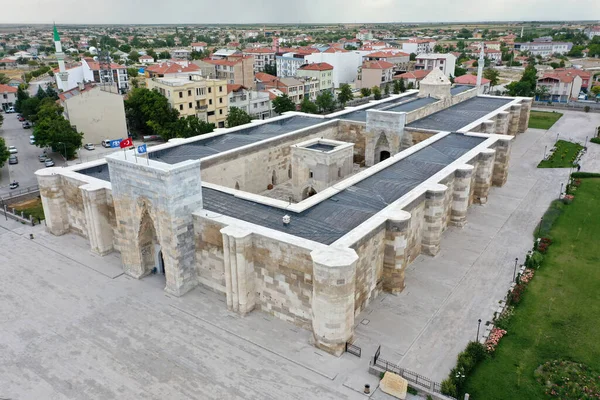 Sultanhani Caravanserai, Aksaray 'ın Sultanhani ilçesinde yer alır. Caravanserai, Anadolu Seljuk döneminde inşa edilmiştir. Aksaray, Türkiye.