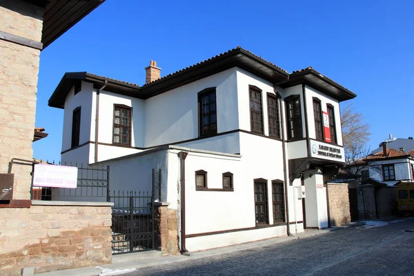 Mahmut Dede街的传统房屋 这栋房子是在20世纪末用泥砖建成的 传统的Konya住房通常由两层组成 土耳其Konya — 图库照片