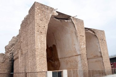 Karasaray Sarayı, Dicle Nehri kıyısında yer almaktadır. Saray Atabek döneminde inşa edildi. Musul, Irak.