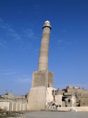 Musul Büyük Camii 1172 yılında Nureddin Zengi tarafından inşa edilmiştir. Günümüze kadar sadece caminin minaresi hayatta kaldı. Musul, Irak.