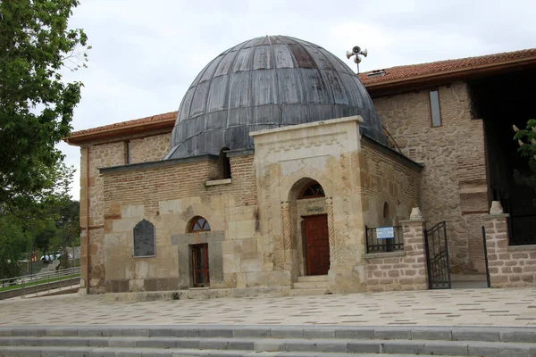 Meram Tavusbaba Camii, Karamanoğlu döneminde 15. yüzyılda inşa edilmiştir. Cami II tarafından inşa edildi. Mehmet Bey. Konya, Türkiye.