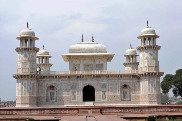 Itmad Daulah Tomb Feito Mármore Branco Decorações Nas Paredes Túmulo — Fotografia de Stock