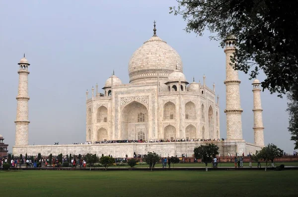 泰姬陵由沙贾汗皇帝建于17世纪 它是世界上最有名的纪念建筑之一 印度阿格拉 — 图库照片