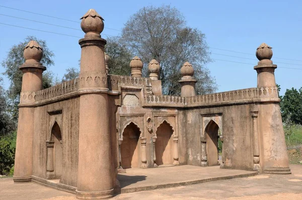 Kalinjar要塞的建筑古城堡里有石器 蓄水池等建筑 印度中央邦 — 图库照片